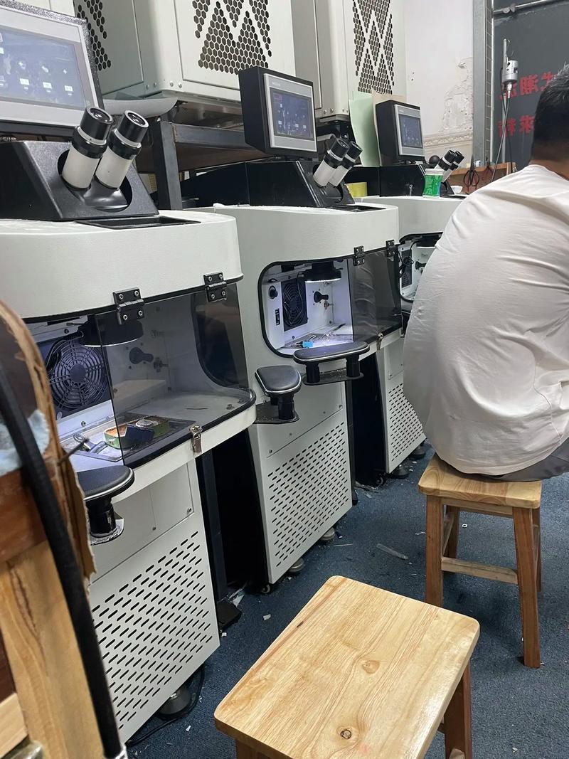 精工細(xì)作，璀璨生輝——珠寶首飾加工廠的開(kāi)發(fā)與銷(xiāo)售之道